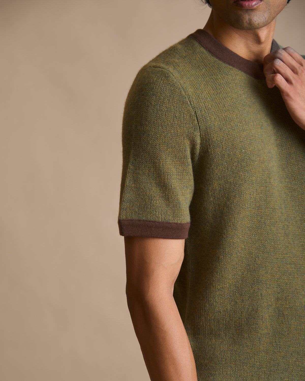 Moss green knit ringer t-shirt in 90% merino, 10% cashmere (view 2) | House of 6