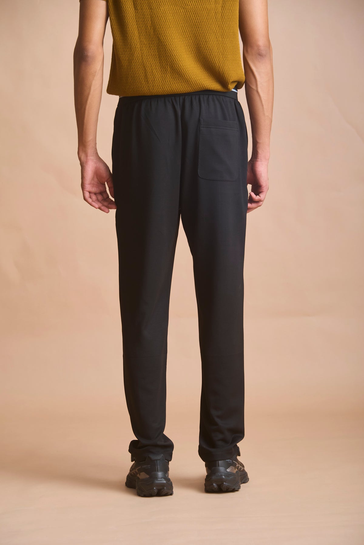 Black leisure trousers with white tipping stripes in 80% lyocell, 13% polyester, 7% spandex (view 4) | House of 6